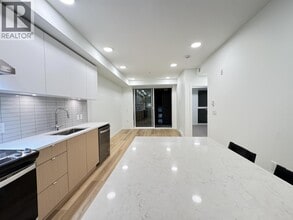 1360 Victoria St in Squamish, BC - Building Photo - Building Photo