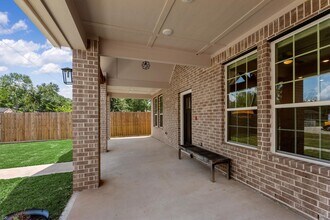24738 Roscommon Ln in Hempstead, TX - Building Photo - Building Photo