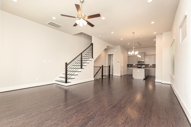 5836 E Post Oak Ln in Houston, TX - Building Photo - Building Photo