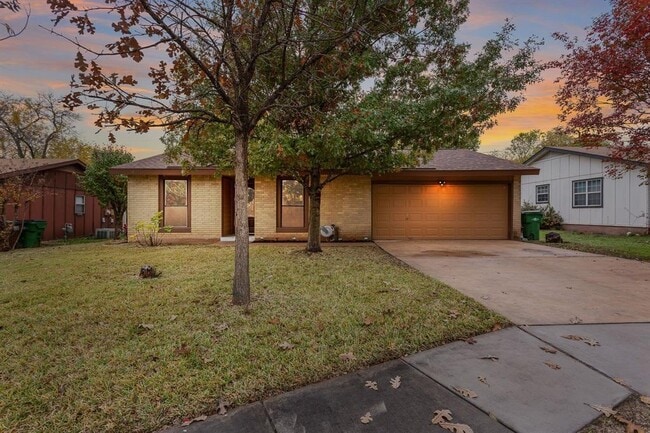 property at 1905 Farnswood Dr