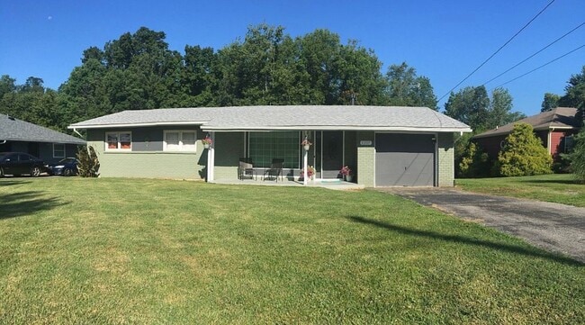 6207 Hillcrest Ct in Crestwood, KY - Building Photo - Building Photo