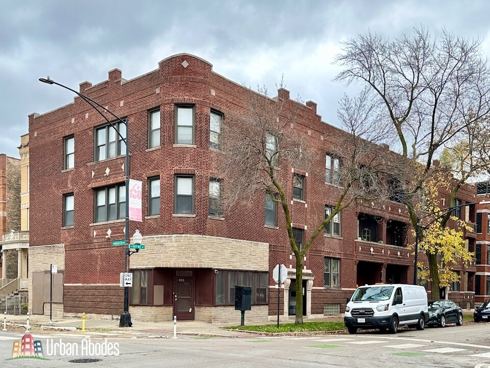 951 N Hoyne Ave, Unit A05C in Chicago, IL - Building Photo