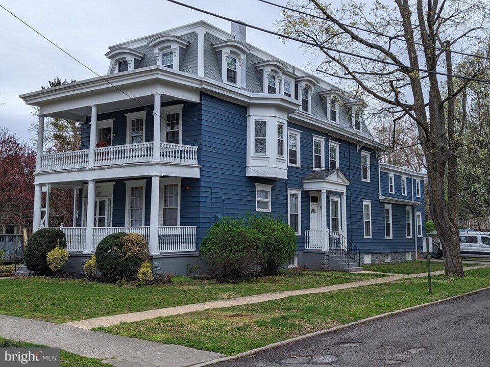 300 Main St in Riverton, NJ - Building Photo