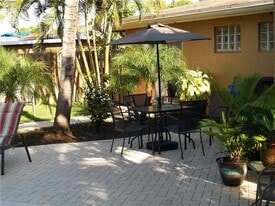 765 E Dayton Cir in Fort Lauderdale, FL - Building Photo