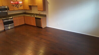 10622 Golden Willow Trail in San Diego, CA - Building Photo - Building Photo