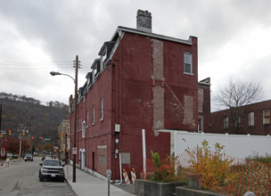 260 W Main St in Monongahela, PA - Foto de edificio - Building Photo