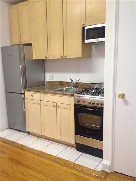 215 E 66th St-Unit -#5121 in New York, NY - Building Photo - Building Photo