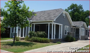 1403 W Mistletoe Ave in San Antonio, TX - Building Photo - Building Photo