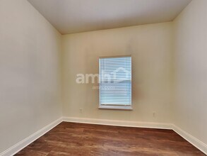 2510 Victoria Point Dr in Jacksonville, FL - Foto de edificio - Building Photo