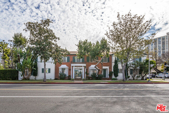 9768 W Olympic Blvd in Beverly Hills, CA - Building Photo - Building Photo