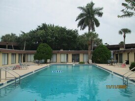 205 Palmetto Ave, Unit 102 in Merritt Island, FL - Building Photo