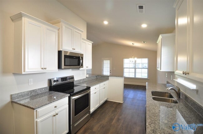 2464 Bell Manor Dr SW in Huntsville, AL - Building Photo - Building Photo