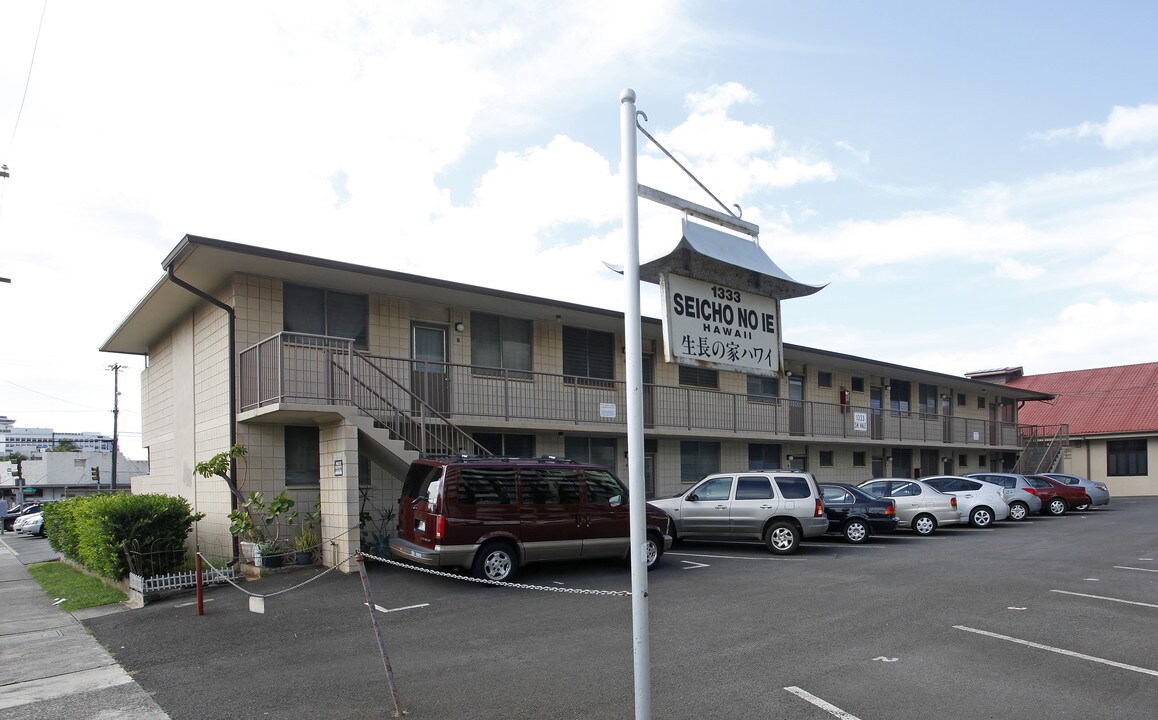 Sni Hale in Honolulu, HI - Building Photo