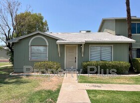 4701 N 26th Ln in Phoenix, AZ - Building Photo