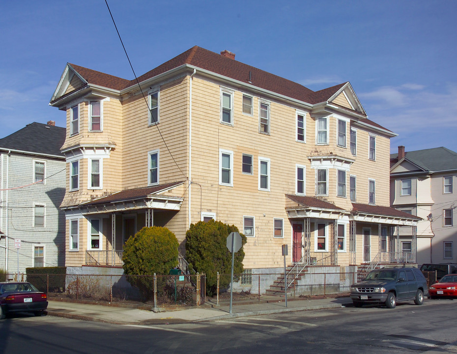 126 William St in Fall River, MA - Building Photo