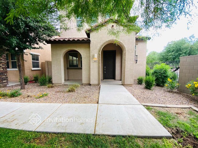 property at 3652 E Honeysuckle Dr