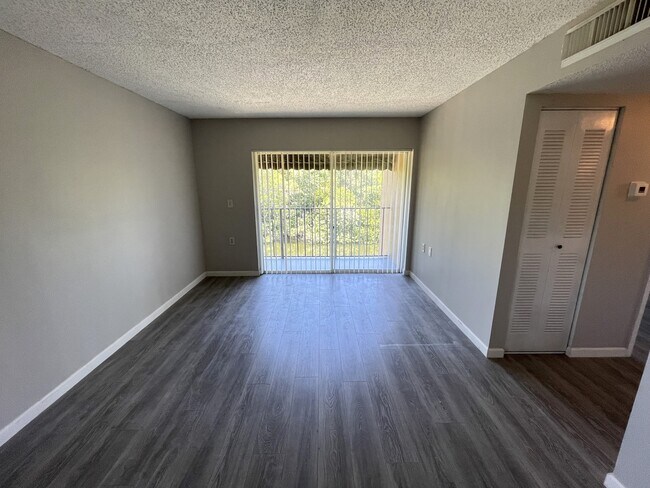 1153 Lake Victoria Dr in West Palm Beach, FL - Building Photo - Building Photo