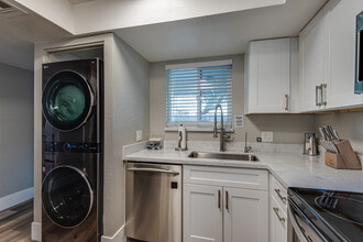 4150 E Cactus Rd, Unit 108 in Phoenix, AZ - Building Photo - Building Photo