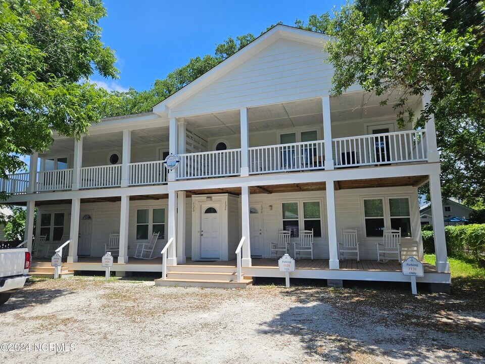 126 Sunset Ln in Beaufort, NC - Building Photo