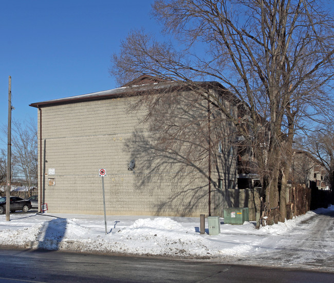 350 Malaga Rd in Oshawa, ON - Building Photo - Building Photo