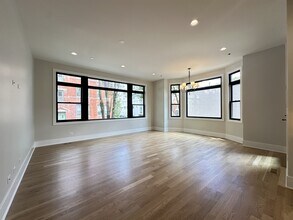 1747 W Le Moyne St, Unit J05P in Chicago, IL - Building Photo - Building Photo