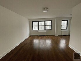 E 88th St in New York, NY - Building Photo