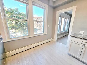 141 Sutherland Rd, Unit 2s in Boston, MA - Foto de edificio - Building Photo