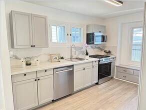 1338 Meriline St in Cuyahoga Falls, OH - Foto de edificio - Building Photo