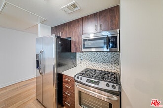 436 S Virgil Ave in Los Angeles, CA - Building Photo - Building Photo