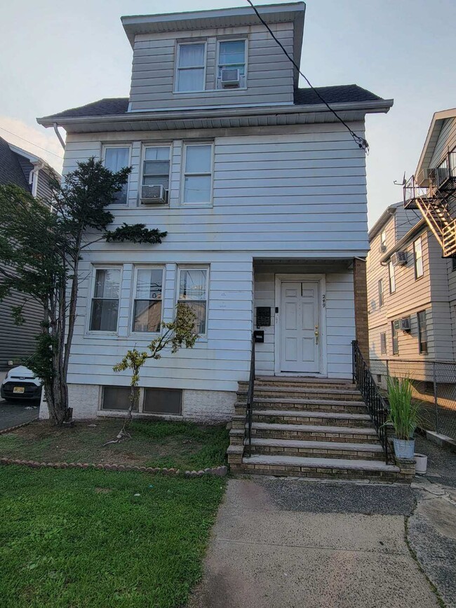 249 Ampere Pky, Unit 3rd floor