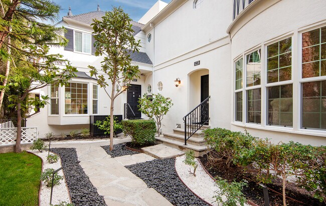 422 Smithwood Dr, Unit B in Beverly Hills, CA - Building Photo - Building Photo