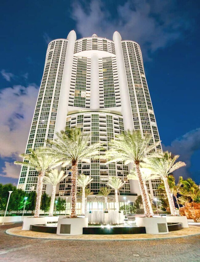 18201 Collins Ave, Unit 1904 in Sunny Isles Beach, FL - Foto de edificio - Building Photo