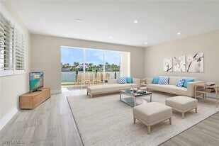 2500 Gulf Shore Blvd N in Naples, FL - Building Photo