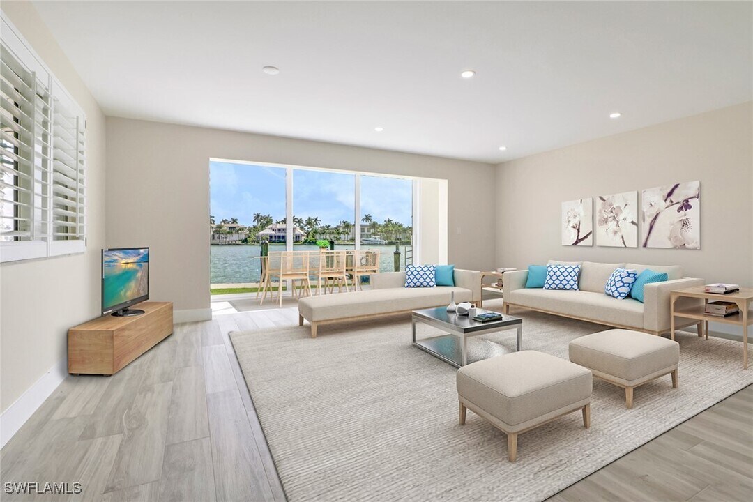 2500 Gulf Shore Blvd N in Naples, FL - Building Photo