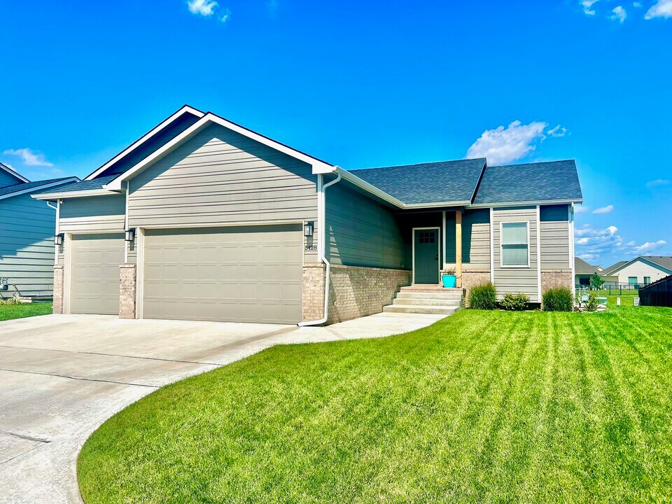 5428 N St Paul Ct in Wichita, KS - Building Photo