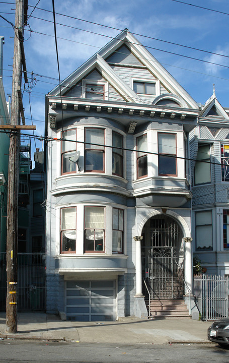 523 Clayton St in San Francisco, CA - Building Photo