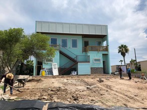 111 W Marisol Dr in South Padre Island, TX - Building Photo - Building Photo