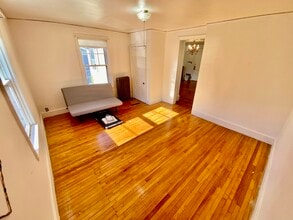 4 Avalon Pl, Unit 2 in Worcester, MA - Foto de edificio - Building Photo