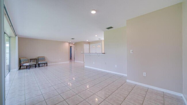 1313 SE 40th St in Cape Coral, FL - Building Photo - Building Photo