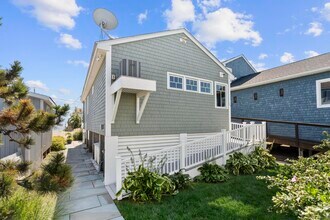 16 Shoreline Dr in Stratford, CT - Building Photo - Building Photo