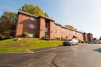 Four Seasons Apartments in Pittsburgh, PA - Foto de edificio - Interior Photo