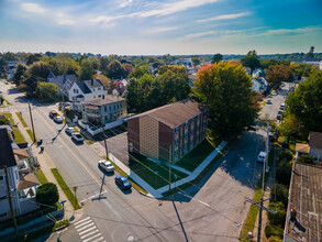 21 Davis Avenue in Bridgeport, CT - Foto de edificio - Building Photo