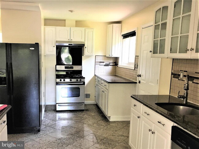 7724 Harwood Pl in West Springfield, VA - Building Photo - Building Photo