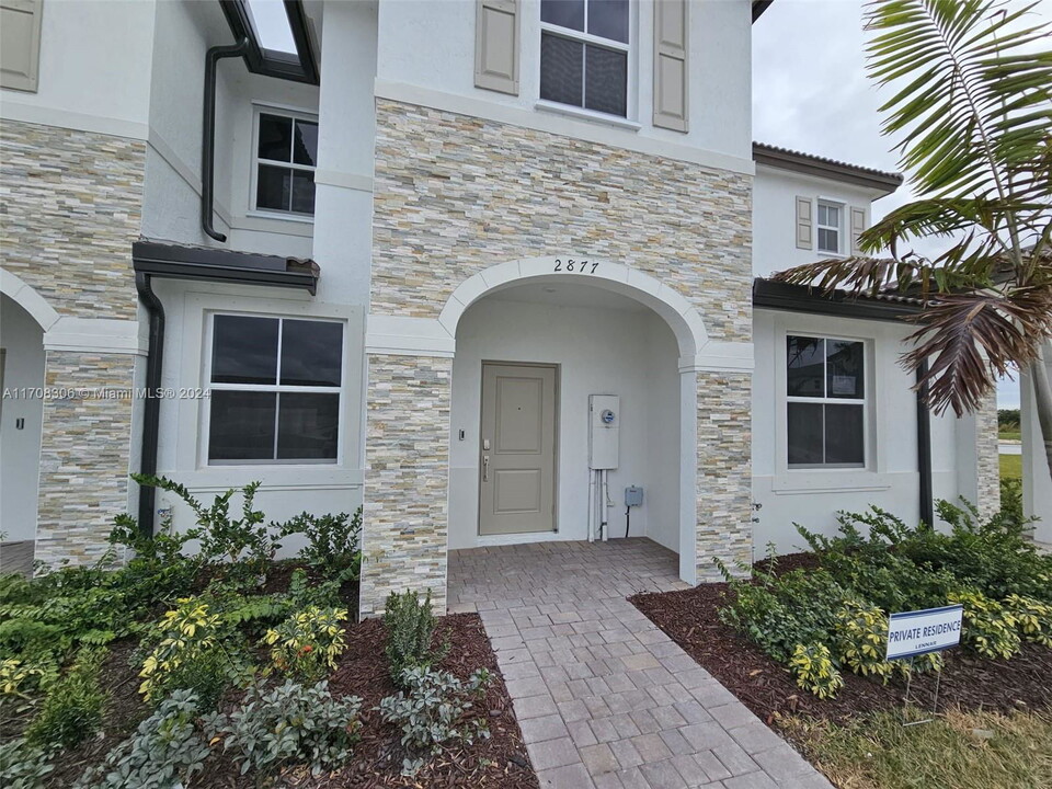 2877 SE 26th Ave in Homestead, FL - Building Photo