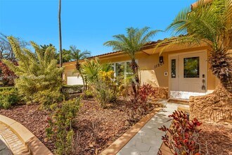 11201 SW 136th St in Miami, FL - Building Photo - Building Photo