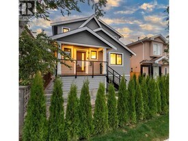 2881 E Georgia St in Vancouver, BC - Building Photo