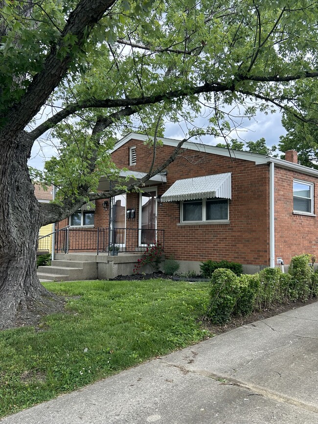 364 Cleveland Ave, Unit 366 in Hamilton, OH - Foto de edificio - Building Photo