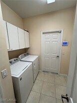 366 Burnt Pine Dr in Naples, FL - Building Photo