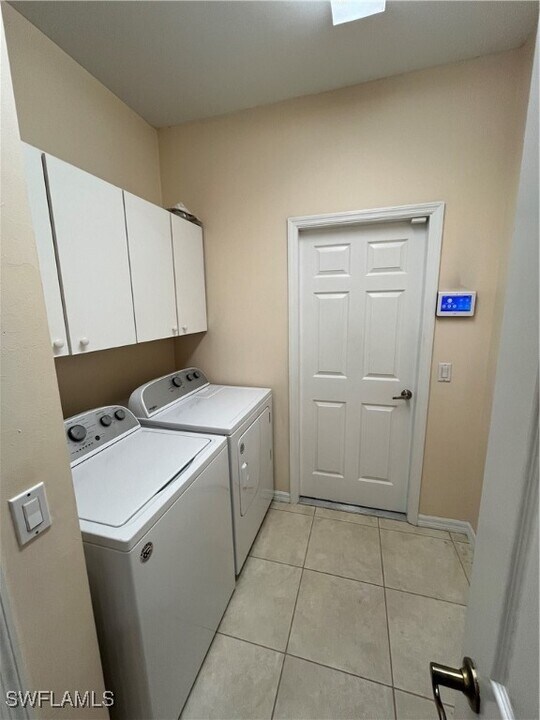 366 Burnt Pine Dr in Naples, FL - Building Photo