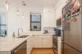 1022 N Ashland Ave, Unit 2 in Chicago, IL - Building Photo - Building Photo